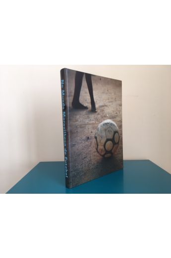 Julian Germain / Murilo Godoy / Patricia Azevedo / The children of Cascalho No Mundo Maravilhoso do Futebol 1528